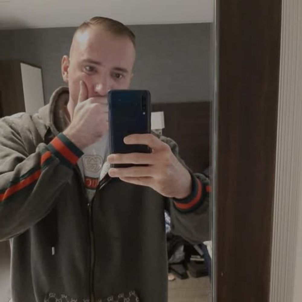 Meet your Posher, Tee